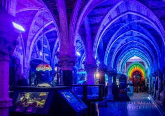 gotyckie wnetrze w polaczeniu z nowoczesnym oswietleniem led