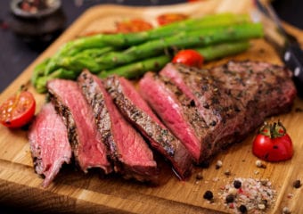 Krwisty stek z grilla