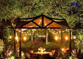 Kompozycja z oświetlenia altany